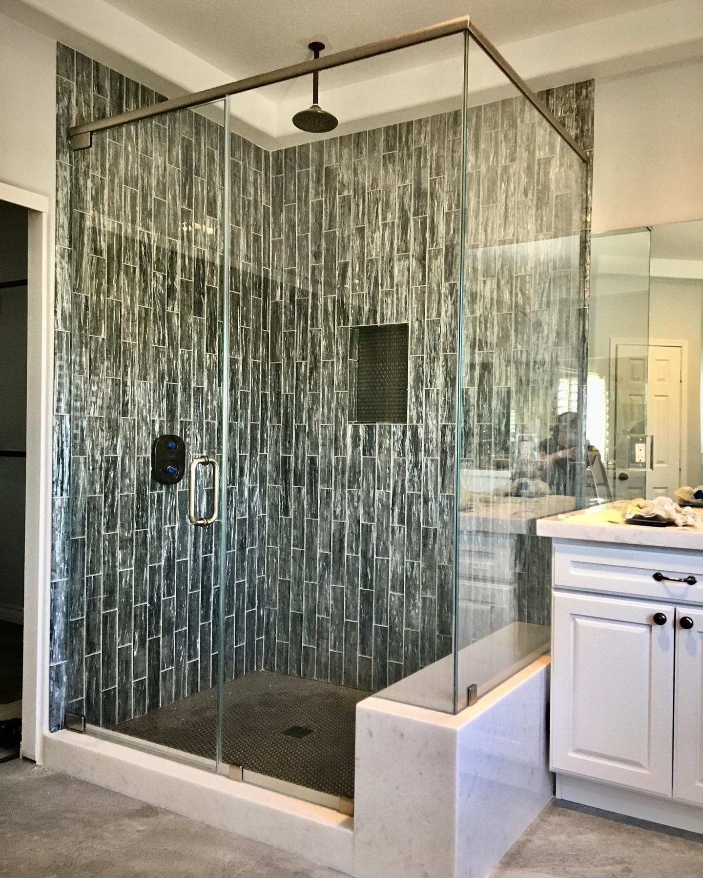 Trendy matte black frameless shower hardware Paradise NV